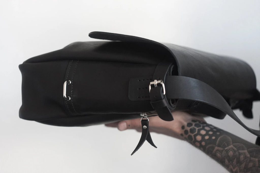 Leather Messenger Bag / crossbody bag